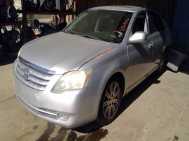 2005 TOYOTA AVALON, SILVER, LIMITED MODEL, 3.5L, AT.  Z26506